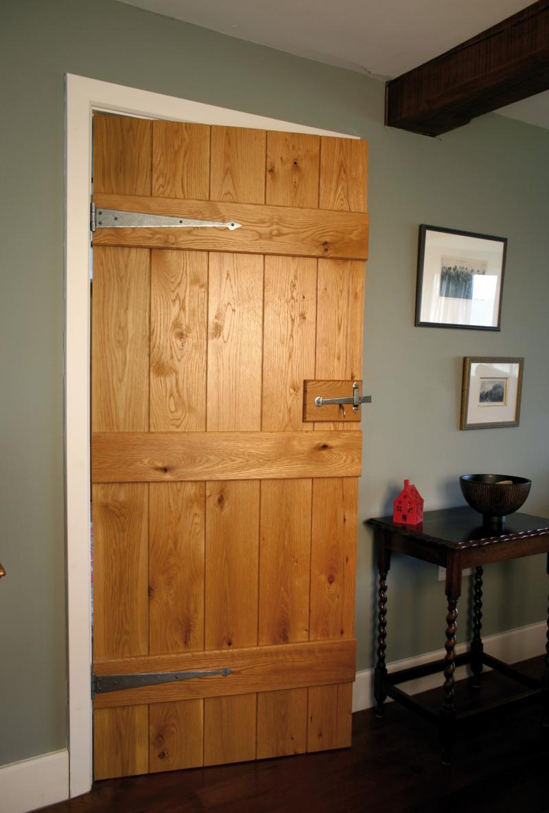 Ledge door showing hinges